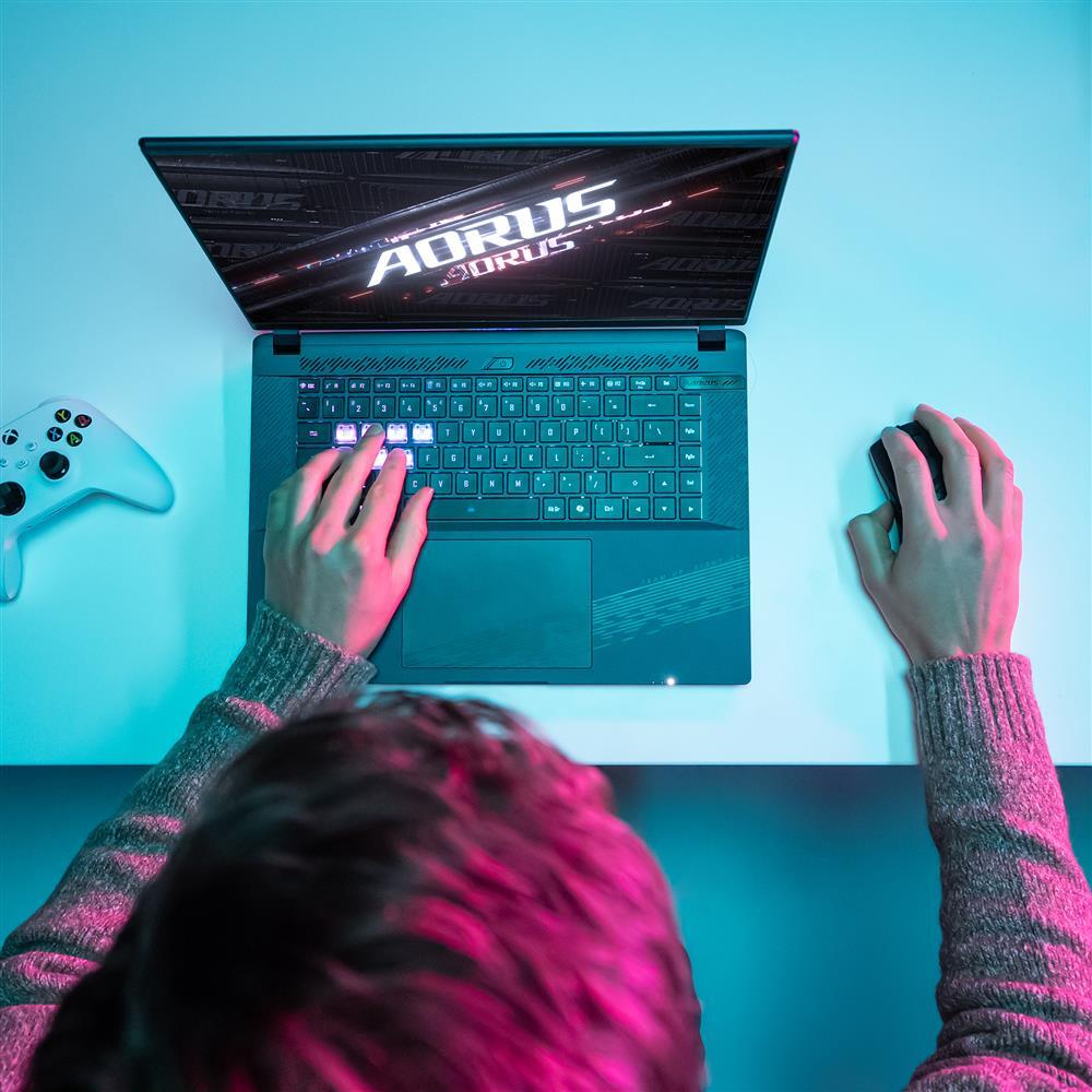 Gigabyte AORUS 16X ASG ASG-53EEC54SH Gray 16 ” 2560 x 1600 pixels Intel Core i7 i7-14650HX 16 GB DDR5 Solid-state drive capacity 1000 GB NVIDIA GeForce RTX 4070 GDDR6 8 GB Windows 11 Home